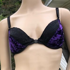 🆕List! VTG Purple Velvet Underwire Bra! EUC!
